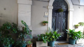 Гостиница Crociferi B&B  Катания